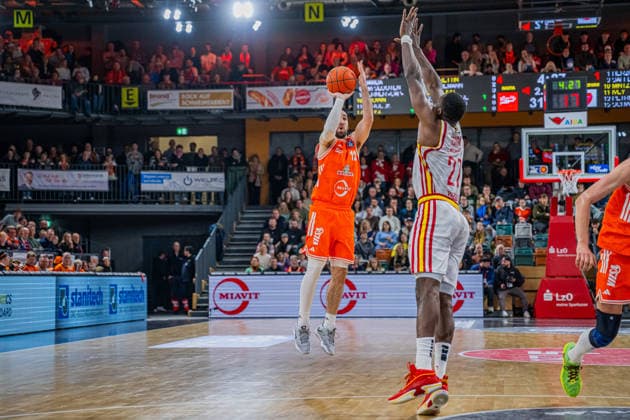 1 Basketball Bundesliga, easyCredit BBL, Season 2025 2026, Men, Main Round, 15 Matchday, 11 01 2026, RASTA Vechta Fitness First Würzburg Baskets Tommy Kuhse 12 RASTA Vechta at Jumpshot Vechta RASTA Dome Lower Saxony Germany