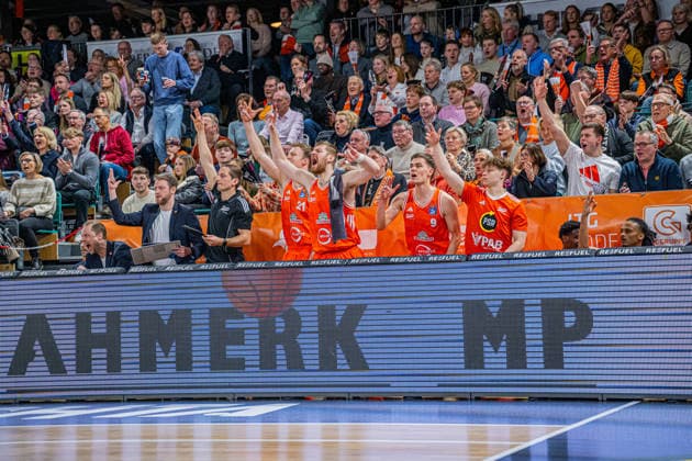 1 Basketball Bundesliga, easyCredit BBL, Season 2025 2026, Men, Main Round, Matchday 15, 11 01 2026, RASTA Vechta Fitness First Würzburg Baskets The RASTA Vechta team shows emotions during the game Vechta RASTA Dome Lower Saxony Germany