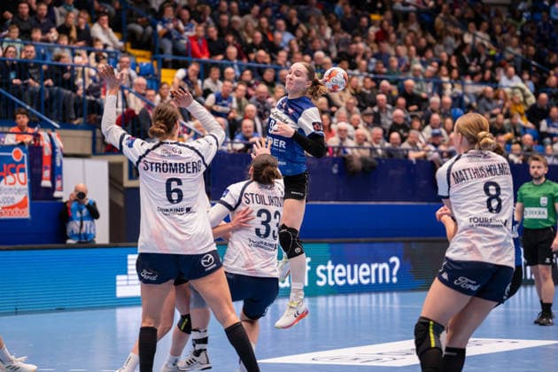 HSG Blomberg Lippe GER vs Chambray Touraine Handball FRA , Handball, EHF European League Women, Group Phase, 11 1 2026, Season 2025 2026, Lemgo Nieke Kuehne HSG Blomberg Lippe, 09 in goal throw Lemgo Phoenix Contact Arena Germany