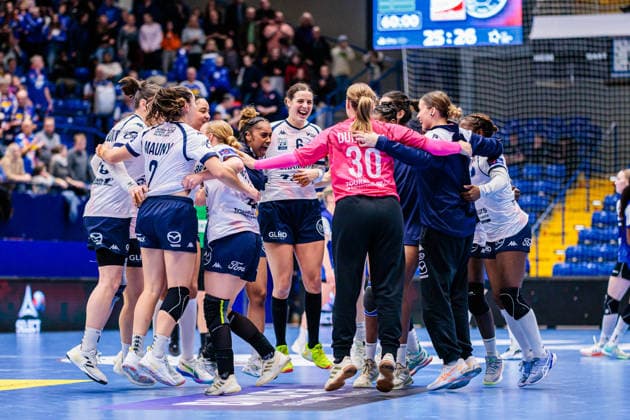 The team of Chambray Touraine Handball celebrates after 25 26 victory GER, HSG Blomberg Lippe GER vs Chambray Touraine Handball FRA , Handball, EHF European League Women, Group Phase, 11 01 2026 GER, HSG Blomberg Lippe GER vs Chambray Touraine Handball FRA , Handball, EHF European League Women, Group Phase, 11 01 2026 Lemgo Copyright: xEibner-Pressefoto JanxRollingerx EP_JSK