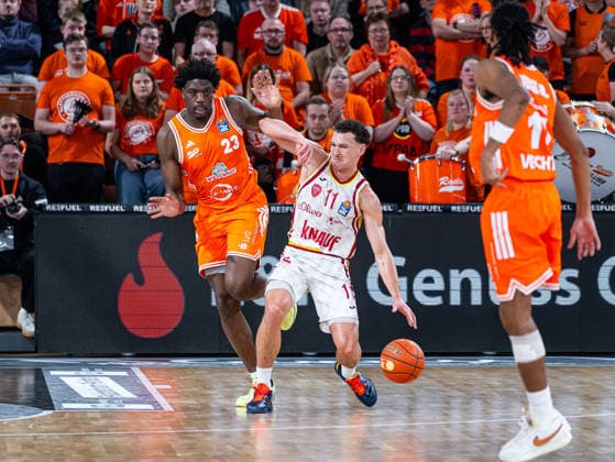 Brae Ivey Fitness First Wuerzburg Baskets, 11 is fouled in a duel by Malcolm Dandridge RASTA Vechta, 23 RASTA Vechta vs Fitness First Wuerzburg Baskets, Basketball, easyCredit Basketball Bundesliga, Matchday 15, Season 2025 2026, 11 01 2026 RASTA Vechta vs Fitness First Wuerzburg Baskets, Basketball, easyCredit Basketball Bundesliga, Matchday 15, Season 2025 2026, 11 01 2026 Vechta Copyright: xEibner-Pressefoto DamianxKruczynx EP_DKI