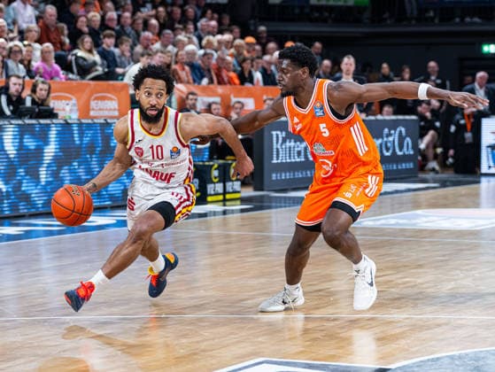 Davion Mintz Fitness First Wuerzburg Baskets, 10 in duel against TJ Bamba RASTA Vechta, 05 RASTA Vechta vs Fitness First Wuerzburg Baskets, Basketball, easyCredit Basketball Bundesliga, Matchday 15, Season 2025 2026, 11 01 2026 RASTA Vechta vs Fitness First Wuerzburg Baskets, Basketball, easyCredit Basketball Bundesliga, Matchday 15, Season 2025 2026, 11 01 2026 Vechta Copyright: xEibner-Pressefoto DamianxKruczynx EP_DKI