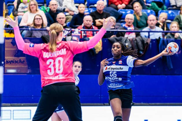 v l Rinka Duijndam Chambray Touraine Handball, 30 , Farrelle Njinkeu HSG Blomberg Lippe, 55 GER, HSG Blomberg Lippe GER vs Chambray Touraine Handball FRA , Handball, EHF European League Women, Group Phase, 11 01 2026 GER, HSG Blomberg Lippe GER vs Chambray Touraine Handball FRA , Handball, EHF European League Women, Group Phase, 11 01 2026 Lemgo Copyright: xEibner-Pressefoto JanxRollingerx EP_JSK