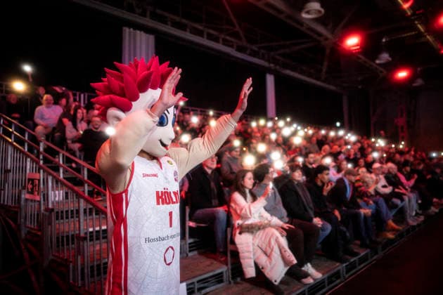 Barmer 2 Basketball Bundesliga ProA Rheinstars Koeln vs BBC Bayreuth, 11 01 26 Cologne, 11 01 26 Impressions Handlicher and mascot Der Jeck during the game of the Barmer 2 Basketball Bundesliga ProA Rheinstars Koeln vs BBC Bayreuth at the Motor World in Cologne Copyright: xBEAUTIFULxSPORTS AxelxKohringx