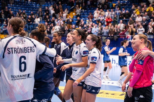 HSG Blomberg Lippe GER vs Chambray Touraine Handball FRA , Handball, EHF European League Women, Group phase, 11 1 2026, Season 2025 2026, Lemgo The players of Chambray Touraine Handball FRA celebrate after the victory 26 25 against HSG Blomberg Lippe GER Lemgo Phoenix Contact Arena Germany