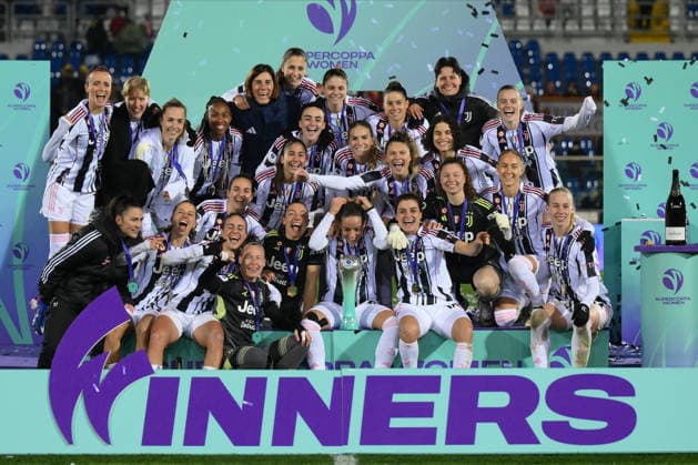 Foto IPP Luciano Adriani Pescara 11 01 2026 Supercoppa Italiana Femminile Juventus Women vs Roma Nella foto: le giocatrici della juventus festeggiano la vittoria Italy Photo Press - World Copyright Pescara italy Italia ITALY  Copyright: xR4924_italyphotopressx