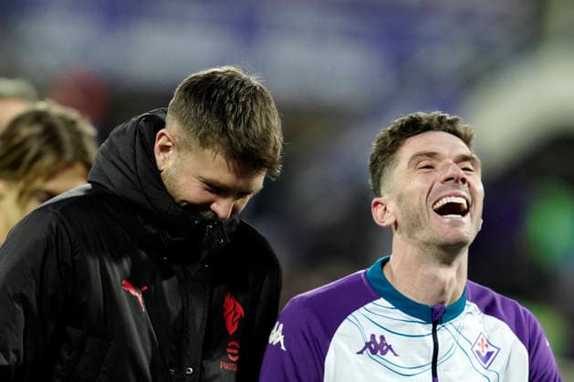Fußball, Italien, AC Florenz - AC Mailand Niclas Fullkrug (AC Milan) talks to Robin Gosens (ACF Fiorentina), Serie A, ACF Fiorentina v AC Milan, Artemio Franchi Stadium, January 11, 2026, Firenze, Italy.