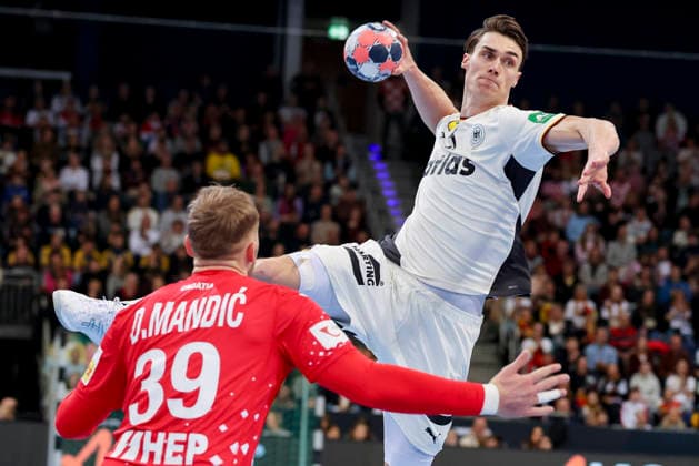 David Mandic Croatia and Miro Schluroff Germany battle for the ball, Friendly match, Germany vs Croatia, ZAG Arena, January 11, 2026 in Hannover, Germany Photo by Marco Steinbrenner DeFodi Images David Mandic Croatia and Miro Schluroff Germany battle for the ball, Friendly match, Germany vs Croatia, ZAG Arena, January 11, 2026 in Hannover, Germany Photo by Marco Steinbrenner DeFodi Images