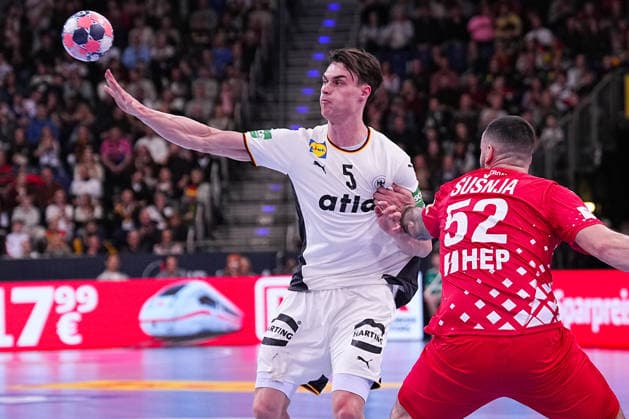 11 01 2026, xydrx, Handball, Mens international match, Germany Croatia, ZAG Arena Miro Schluroff GER 5 in duel against Leon Susnja CRO 52 Lower Saxony Germany