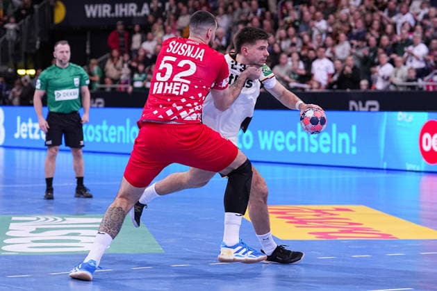 11 01 2026, xydrx, Handball, Mens international match, Germany Croatia, ZAG Arena Leon Susnja CRO 52 in duel against Renars Uscins GER 23 Lower Saxony Germany