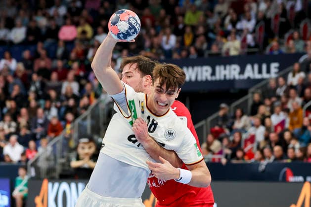 Julian Koester Germany and Veron Nacinovic Croatia battle for the ball, Friendly match, Germany vs Croatia, ZAG Arena, January 11, 2026 in Hannover, Germany Photo by Marco Steinbrenner DeFodi Images Julian Koester Germany and Veron Nacinovic Croatia battle for the ball, Friendly match, Germany vs Croatia, ZAG Arena, January 11, 2026 in Hannover, Germany Photo by Marco Steinbrenner DeFodi Images