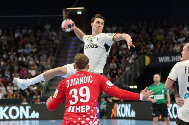 11 01 2026, xgox, handball, international match, Germany Croatia v l Julian Koester Köster, Germany, 18 throws goal, goal scorer, scores goal, scores the goal Hannover