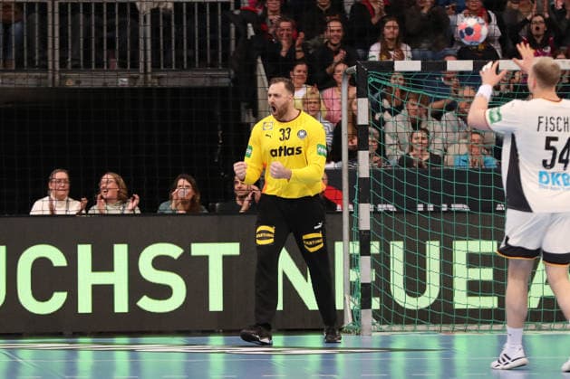 11 01 2026, xgox, handball, international match, Germany Croatia v l Andreas Wolff Germany, 33 cheers over held ball, defended, held, goalkeeper Hannover