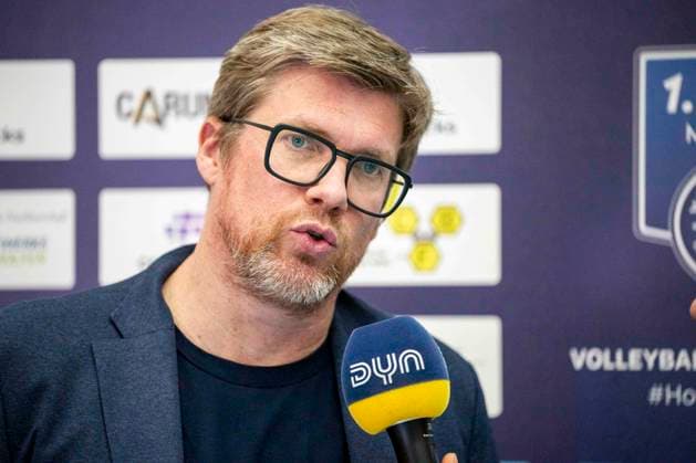 1 Volleyball Bundesliga Season 2025 2026 Cerebricks Volley Goats Mitteldeutschland vs SVG Lüneburg Halle, Germany January 11, 2026 In the picture coach Stefan Huebner Lueneburg Halle Saale swh Arena Sachsen Anhalt Germany