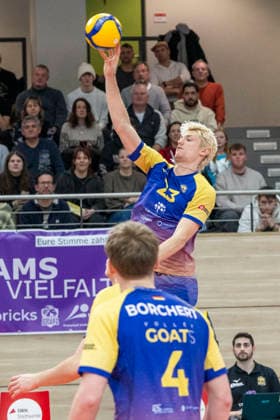 1 Volleyball Bundesliga Season 2025 2026 Cerebricks Volley Goats Mitteldeutschland vs SVG Lüneburg Halle, Germany January 11, 2026 Pictured from left Tom Borchert Bitterfeld and Samuel Schellenberg Bitterfeld Halle Saale swh Arena Sachsen Anhalt Germany