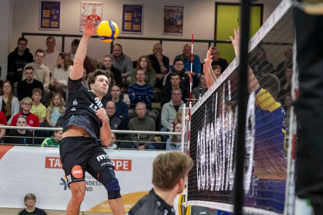 1 Volleyball Bundesliga Season 2025 2026 Cerebricks Volley Goats Mitteldeutschland vs SVG Lüneburg Halle, Germany January 11, 2026 In the picture Ethan Champlin Lueneburg Halle Saale swh Arena Sachsen Anhalt Germany