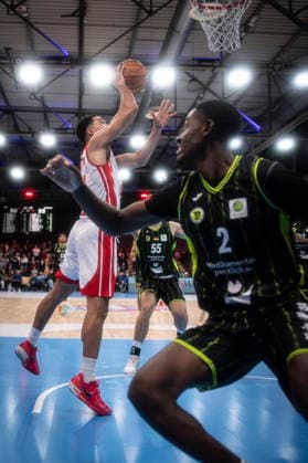 Barmer 2 Basketball Bundesliga ProA Rheinstars Koeln vs BBC Bayreuth, 11 01 26 Cologne, 11 01 26 Zachary Richard Watson RheinStars Cologne, 4, PF , front Tehree Horn BBC Bayreuth, 2, SG during the game of the Barmer 2 Basketball Bundesliga ProA Rheinstars Koeln vs BBC Bayreuth at the Motor World in Cologne Copyright: xBEAUTIFULxSPORTS AxelxKohringx