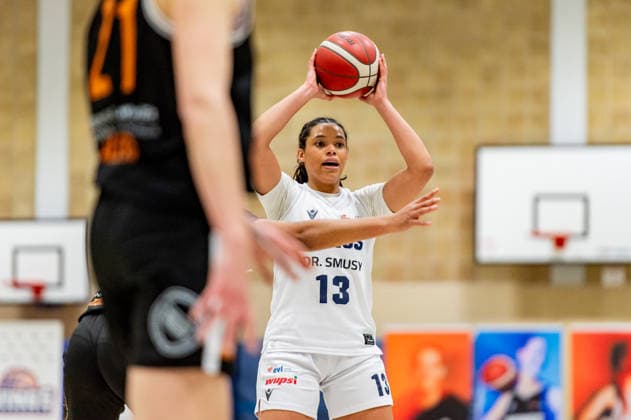 Olivia Okpara Wings Leverkusen,No 13 sucht ewine Anspielstation DEU, Leverkusen, 11 01 2026 Basketball, Damen 2 Bundesliga Nord, 14 Spieltag, Wings Leverkusen Talents BonnRhöndorf