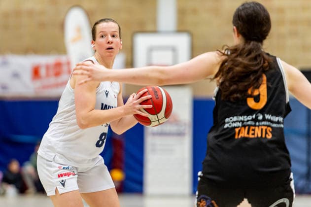 Zoe Hartmann Wings Leverkusen,No 08 on the ball looking for a teammate DEU, Leverkusen, 11 01 2026 Basketball, Womens 2 Bundesliga North, 14 Matchday, Wings Leverkusen Talents BonnRhöndorf