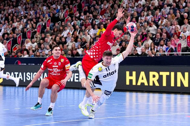 11 01 2026, xydrx, Handball, Mens international match, Germany Croatia, ZAG Arena Josip Simic CRO 10 and Ivan Martinovic CRO 51 in a duel against Lukas Zerbe GER 17 Lower Saxony Germany