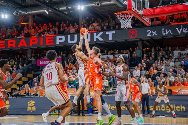 1 Basketball Bundesliga, easyCredit BBL, Season 2025 2026, Men, Main round, 15 Matchday, 11 01 2026, RASTA Vechta Fitness First Würzburg Baskets David Muenkat 55 Fitness First Würzburg Baskets at basketball Vechta RASTA Dome Lower Saxony Germany