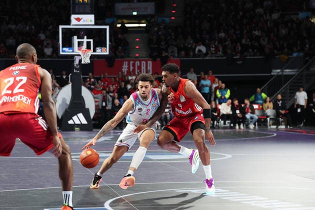 Alijah Comithier Telekom Baskets Bonn, 02 with Xavier Rathan Mayes FC Bayern Basketball, 04 , GER, FC Bayern Basketball vs Telekom Baskets Bonn, Basketball, easycredit Basketball Bundesliga, 15 Matchday, Season 2025 2026, 11 01 2026, GER, FC Bayern Basketball vs Telekom Baskets Bonn, Basketball, easycredit Basketball Bundesliga, 15 Matchday, Season 2025 2026, 11 01 2026 Munich Copyright: xEibner-Pressefoto JennixMaulx EP_JML