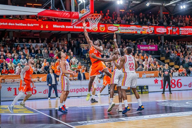 1 Basketball Bundesliga, easyCredit BBL, Season 2025 2026, Men, Main Round, 15 Matchday, 11 01 2026, RASTA Vechta Fitness First Würzburg Baskets Malcolm Dandridge 23 RASTA Vechta at the basket Vechta RASTA Dome Lower Saxony Germany