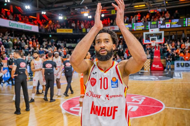 1 Basketball Bundesliga, easyCredit BBL, Season 2025 2026, Men, Main Round, Matchday 15, 11 01 2026, RASTA Vechta Fitness First Würzburg Baskets Davion Mintz 10 Fitness First Würzburg Baskets after the game Vechta RASTA Dome Lower Saxony Germany