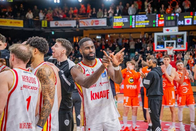 1 Basketball Bundesliga, easyCredit BBL, Season 2025 2026, Men, Main Round, Matchday 15, 11 01 2026, RASTA Vechta Fitness First Würzburg Baskets David Muenkat 55 Fitness First Würzburg Baskets after the game Vechta RASTA Dome Lower Saxony Germany