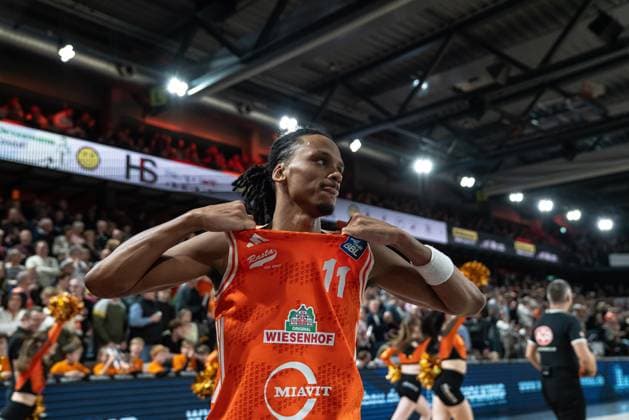Alonzo Verge Jr 11 Rasta Vechta at the end of the 4th quarter with the score at 88 90 for the Fitness First Würzburg Baskets on matchday 15 of the EasyCredit BBL Alonzo Verge Jr 11 Rasta Vechta at the end of the 4th quarter Copyright: xFeyzullahxGökalp feyzofsportsx