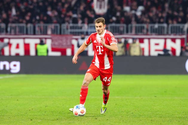 Josip Stanisic 44, FC Bayern München at the match between FC Bayern München v VfL Wolfsburg, Football, Men, Bundesliga, 2025 2026, Matchday 16 on 11 01 2026 in Munich, Allianz Arena DFL and DFB regulations prohibit any use of photographs as image sequences and or quasi video Bayern Germany