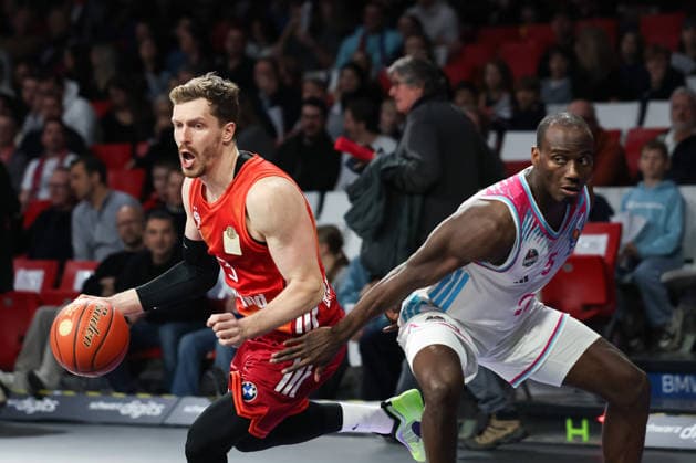 Andreas Obst FC Bayern Basketball, 13 with Tylan Birts Telekom Baskets Bonn, 05 , GER, FC Bayern Basketball vs Telekom Baskets Bonn, Basketball, easycredit Basketball Bundesliga, 15 Matchday, Season 2025 2026, 11 01 2026, GER, FC Bayern Basketball vs Telekom Baskets Bonn, Basketball, easycredit Basketball Bundesliga, 15 Matchday, Season 2025 2026, 11 01 2026 Munich Copyright: xEibner-Pressefoto JennixMaulx EP_JML