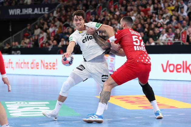 11 01 2026, xgox, handball, international match, Germany Croatia v l Miro Schluroff Germany, 5 , Leon Susnja Croatia, 52 duel, duel, fight, tackle Hannover
