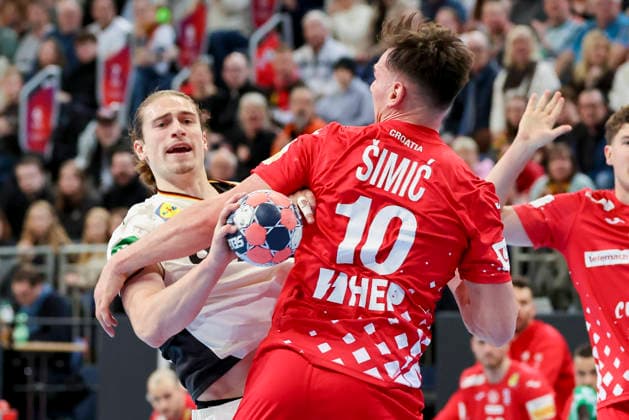 Juri Knorr Germany and Josip Simic Croatia battle for the ball, Friendly match, Germany vs Croatia, ZAG Arena, January 11, 2026 in Hannover, Germany Photo by Marco Steinbrenner DeFodi Images Juri Knorr Germany and Josip Simic Croatia battle for the ball, Friendly match, Germany vs Croatia, ZAG Arena, January 11, 2026 in Hannover, Germany Photo by Marco Steinbrenner DeFodi Images
