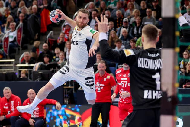 Lukas Mertens Germany and goalkeeper Dominik Kuzmanovic Croatia battle for the ball, Friendly match, Germany vs Croatia, ZAG Arena on January 11, 2026 in Hannover, Germany Photo by Marco Steinbrenner DeFodi Images Lukas Mertens Germany and goalkeeper Dominik Kuzmanovic Croatia battle for the ball, Friendly match, Germany vs Croatia, ZAG Arena, January 11, 2026 in Hannover, Germany Photo by Marco Steinbrenner DeFodi Images