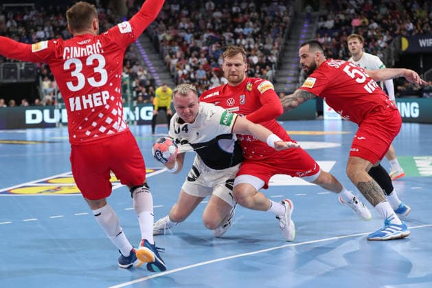 11 01 2026, xgox, handball, international match, Germany Croatia v l Justus Fischer Germany, 54 , David Mandic Croatia, 39 duel, duel, fight, tackle Hannover