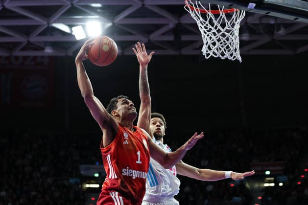 Oscar da Silva FC Bayern Basketball, 01 with Alijah Comithier Telekom Baskets Bonn, 02 , GER, FC Bayern Basketball vs Telekom Baskets Bonn, Basketball, easycredit Basketball Bundesliga, 15 Matchday, Season 2025 2026, 11 01 2026, GER, FC Bayern Basketball vs Telekom Baskets Bonn, Basketball, easycredit Basketball Bundesliga, 15 Matchday, Season 2025 2026, 11 01 2026 Munich Copyright: xEibner-Pressefoto JennixMaulx EP_JML