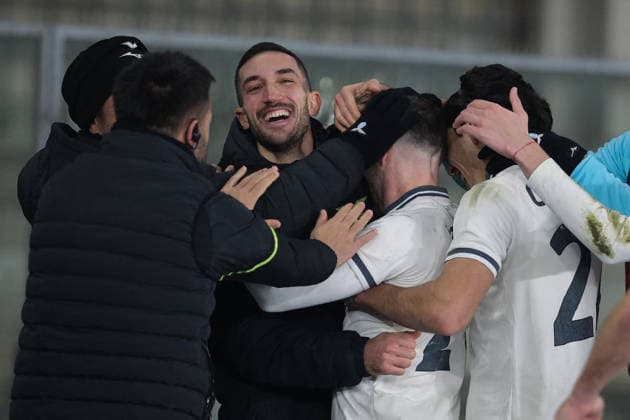 CALCIO - Serie A - Hellas Verona FC vs SS Lazio Manuel Lazzari of SS Lazio celebrates with an teammates after scores an goalduring the soccer match between Hellas Verona FC and SS Lazio, MD20 of Serie A Enilive Italian soccer championship 2025 2026 at Marcantonio Bentegodi Stadium on January 11, 2026, Verona, Italy. Verona Italy  Copyright: xIPAxSport ABACAx