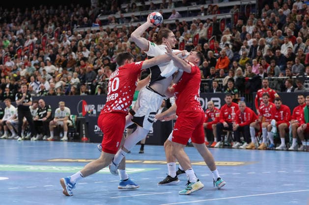 11 01 2026, xgox, handball, international match, Germany Croatia v l Juri Knorr Germany, 15 throws goal, goal scorer, scores goal, scores the goal duel, duel, fight, tackle Hannover