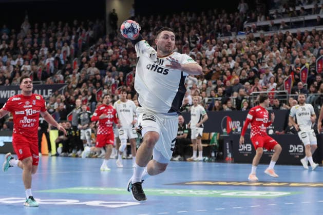 11 01 2026, xgox, handball, international match, Germany Croatia v l Jannik Kohlbacher Germany, 80 throws goal, goal scorer, scores goal, scores the goal Hannover