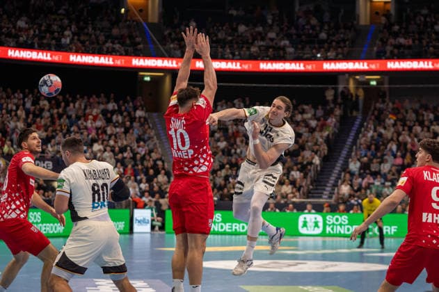 Germany, Handball, EHF friendly match, Germany Croatia on 11 01 in Hanover ZAG Arena Juri Knorr Germany 15 and Josip Å imiÄ‡ Croatia 10 Copyright: xSvenxHeidmannx