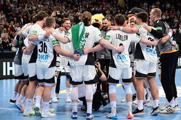 11 01 2026 xkhx ZAG Arena Hannover International match between the German national handball team and Croatia in preparation for the European Handball Championship 2026 The German team cheers