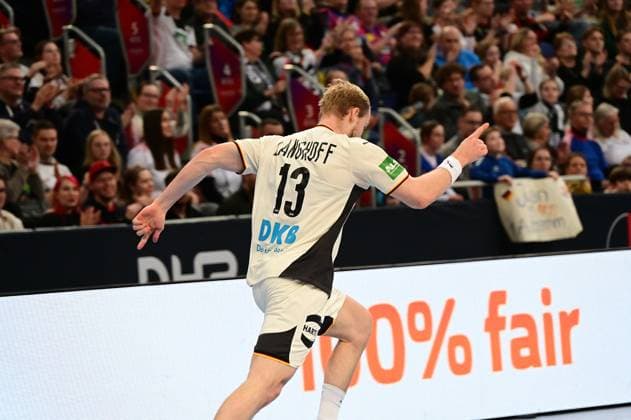 11 01 2026 xkhx ZAG Arena Hannover International match of the German national handball team against Croatia in preparation for the European Handball Championship 2026 Matthes Langhoff GER Cheering