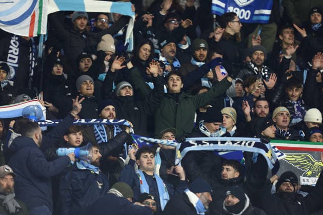 January 11, 2026, Verona, Veneto, Italy: LAZIO FANS celebrate winning Matchday 20 of 38 of the Serie A 2025 26 between HELLAS VERONA and LAZIO at the Bentegodi Stadium in Verona, Italy Verona Italy - ZUMAc179 20260111_zep_c179_032 Copyright: xMickaelxChavetx