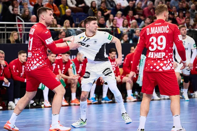 Handball mens national match Germany Croatia on 11 01 2026, f l Tin Lucin 41 Croatia , Lukas Zerbe 17 Germany , David Mandic 39 Croatia Hannover ZAG arena Niedersachsen Germany