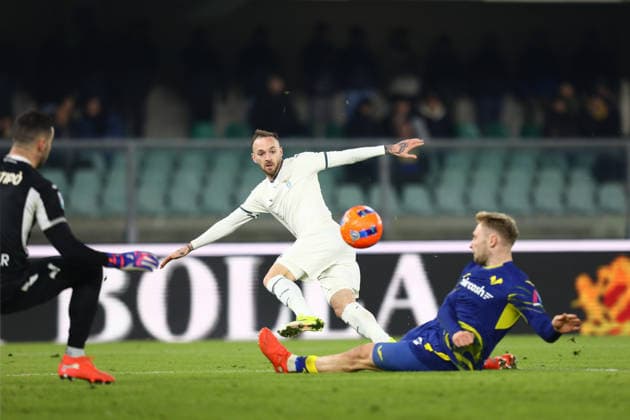 January 11, 2026, Verona, Veneto, Italy: MANUEL LAZZARI 29 of Lazio provokes an own goal by VICTOR NELSSON 15 of Hellas Verona on Matchday 20 of 38 of the Serie A 2025 26 between HELLAS VERONA and LAZIO at the Bentegodi Stadium in Verona, Italy Verona Italy - ZUMAc179 20260111_zep_c179_038 Copyright: xMickaelxChavetx