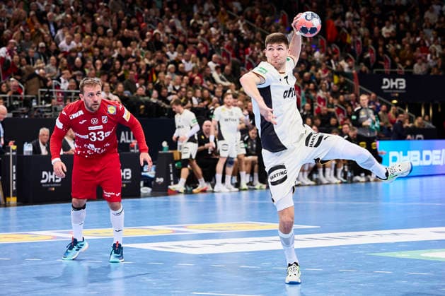Handball mens national match Germany Croatia on 11 01 2026, 7 meter throw by Lukas Zerbe 17 Germany Hanover ZAG arena Lower Saxony Germany