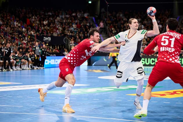 Handball mens national match Germany Croatia on 11 01 2026, f l Veron Nacinovic 93 Croatia , Juri Knorr 15 Germany , Ivan Martinovic 51 Croatia Hannover ZAG arena Niedersachsen Germany