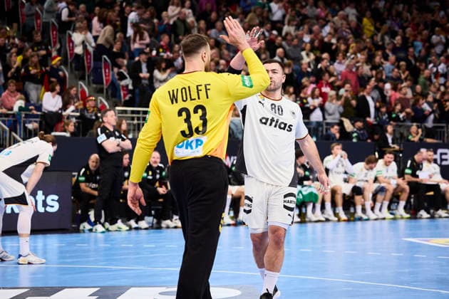 Handball Mens Laenderspiel Germany Croatia on 11 01 2026, Andreas Wolff 33 Germany and Jannik Kohlbacher 80 Germany high-five each other Hannover ZAG arena Niedersachsen Germany