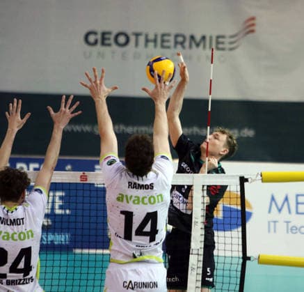 from left Inaki RAMOS Giesen , Florian KRENKEL Haching , He Volleyball, 1 BL,25 26, TSV Haching Muenchen vs Helios Gizzlys Giesen, , Geothermie Arena, Unterhaching, 11 01 26 Copyright: WolfgangxFehrmann